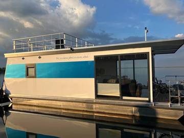 Hausboot für 3 Personen, mit Seeblick und Garten sowie Terrasse in Mecklenburgische Seenplatte