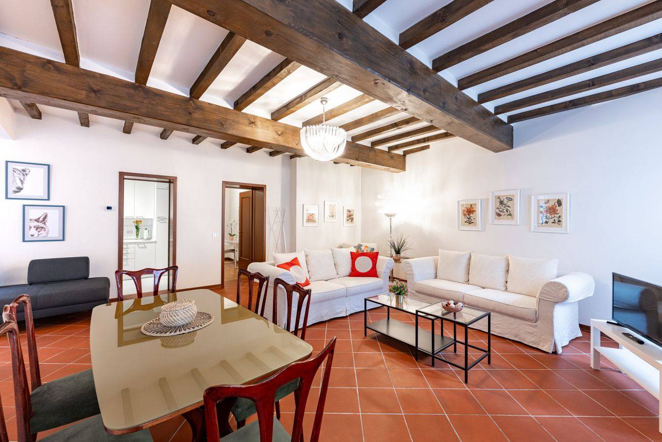 Ganze Wohnung, Guesthost - Large Apartment in the Historic Center of Parma in Parma, Parma Provinz
