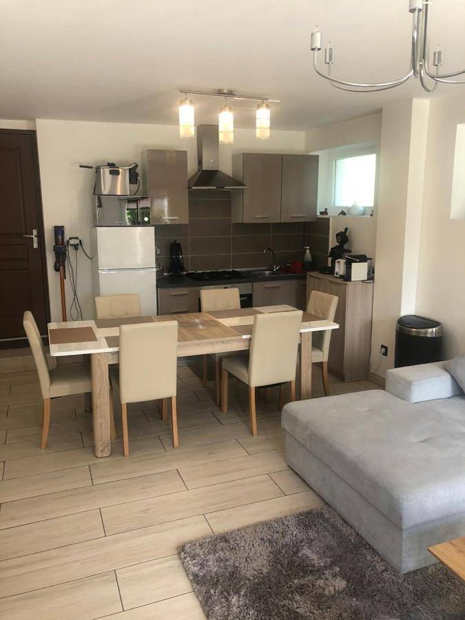 Appartement entier, Logement au calme dans une maison. in Moirans-en-Montagne, Parc naturel régional du Haut-Jura