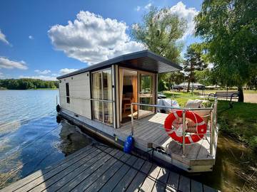 Boot für 4 Personen, mit Terrasse und Seeblick sowie Ausblick und Sauna, mit Haustier in Polen
