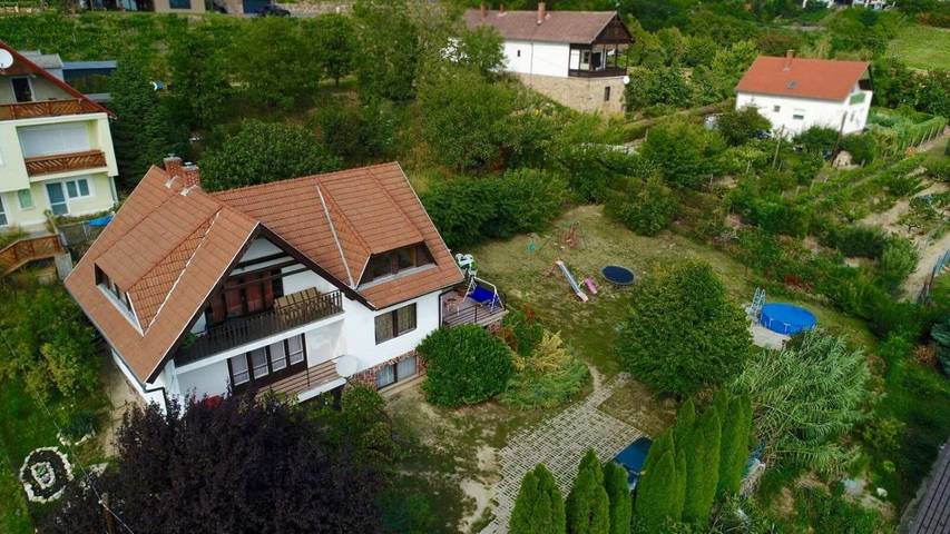 Ferienwohnung für 4 Personen, mit Balkon und Terrasse sowie Garten und Ausblick in Badacsonytomaj