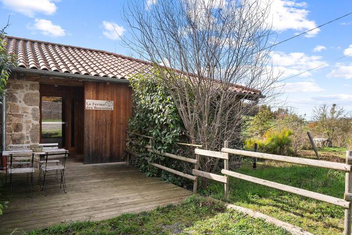 Gîte pour 8 personnes, avec Jardin à Haute-Rivoire