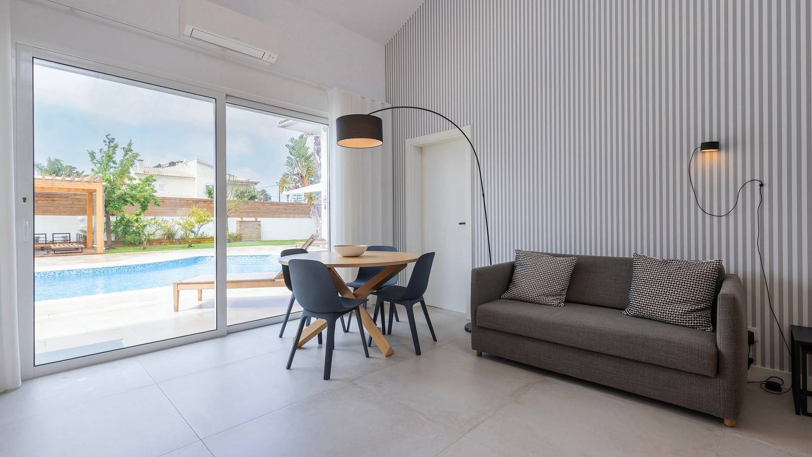 Blue Sky Villa 2 by Lovelystay in Aroeira, Corroios