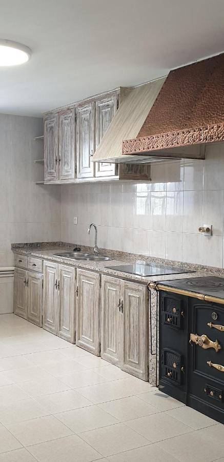 Casa rural para 10 personas, con vistas además de piscina y terraza, Se admiten mascotas en Teo - 4