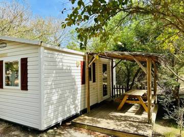 Camping pour 4 personnes, avec terrasse et piscine à Sigean