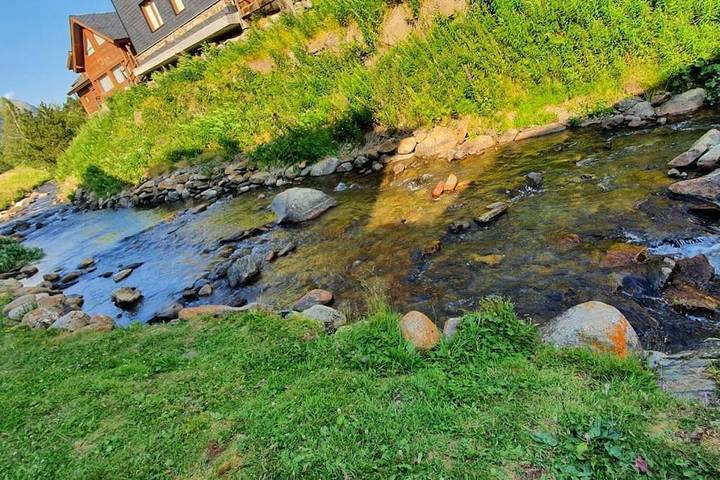 Gîte pour 2 personnes, avec vue ainsi que jardin et terrasse dans Incles - 2