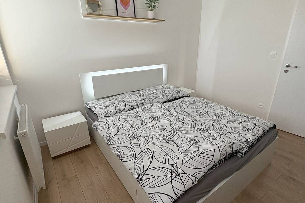 Ganze Wohnung, Topoľčianska Apartment Bratislava - Free Garage Parking & 10-Min Tram to Center in Bratislava, Bratislava und Umgebung