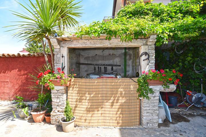 Ganze Wohnung, Ferienwohnung für 3 Personen mit Pool in Valbandon, Südküste Istrien