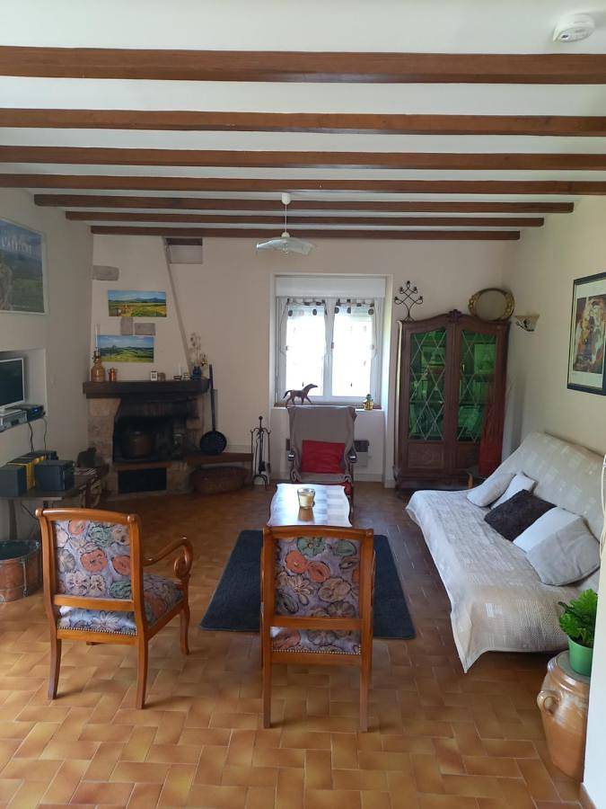 Gîte pour 7 personnes, avec terrasse et vue, animaux acceptés à Labastide-sur-Bésorgues