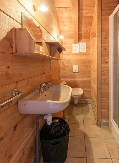 Gîte pour 4 personnes, avec vue et jardin à Saint-Colomban-des-Villards - 2