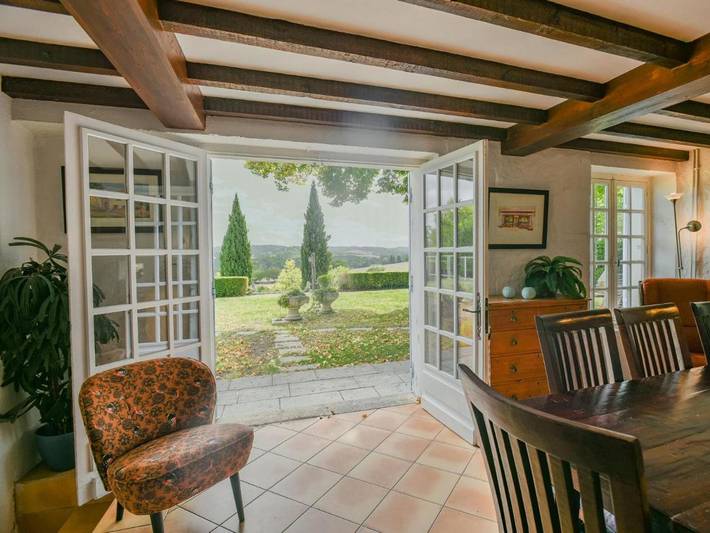 Location de vacances pour 12 personnes, avec Terrasse ainsi que Jardin et Piscine à Lusignac - 3