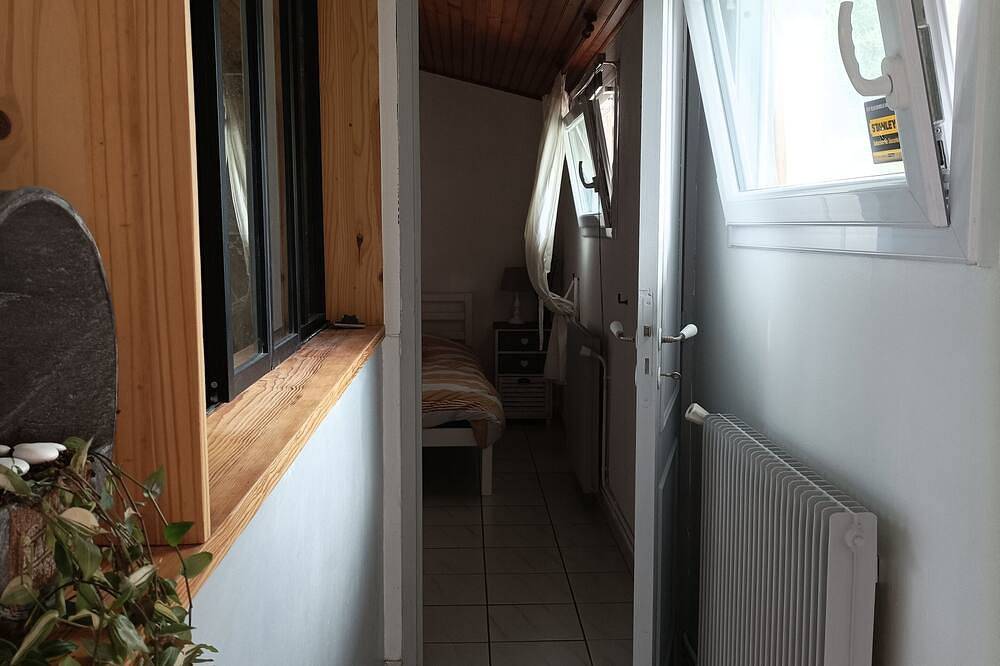 Chambre cosy et salle d'eau indépendantes dans maison au calme à Merignac Arlac in Mérignac, Région de Bordeaux