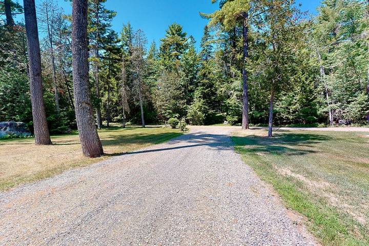 Vacation house for 6 people, with yard and terrace in Maine