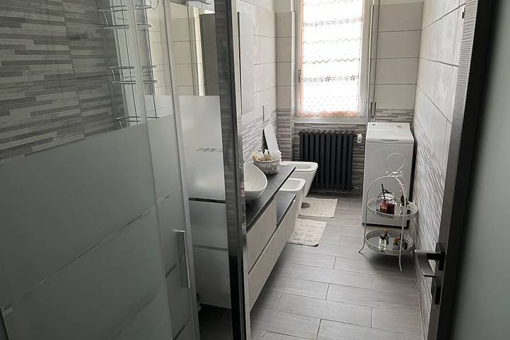 Appartement entier, Beau, Moderne et Calme. Proche Centre, Parfait pour 4. Parking, Netflix in Arona (Lago Maggiore), Commune de Arona