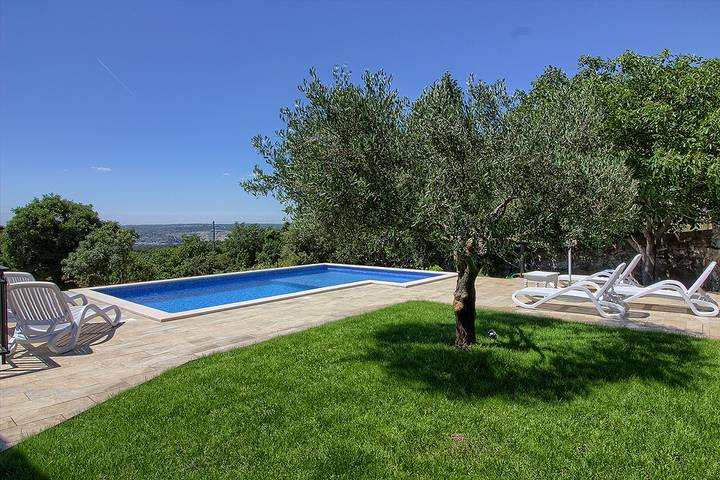 Villa für 10 Personen mit Garten in Raša, Ostküste Istrien