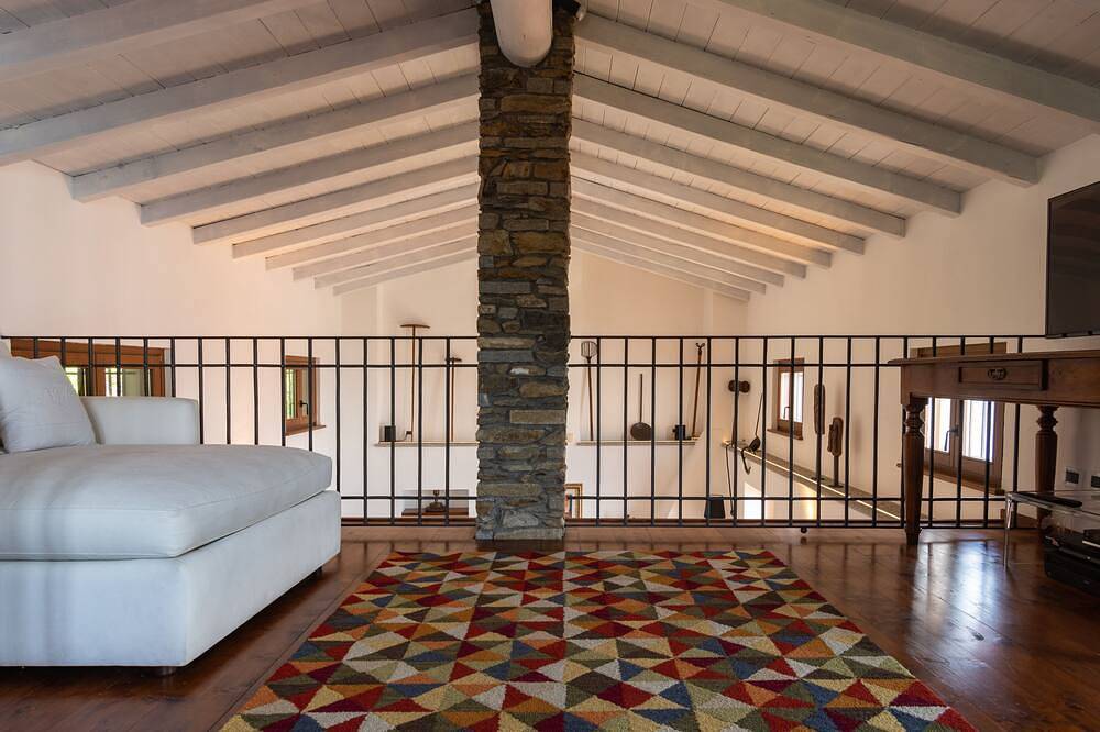 Traumhaftes Landhaus mit wunderschönem Garten und atemberaubendem Blick in Semnago-San Martino, Comune di San Siro
