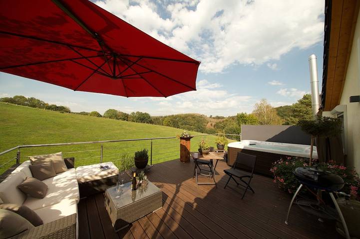 Ferienhaus für 2 Personen, mit Whirlpool und Terrasse in Windecker-Ländchen