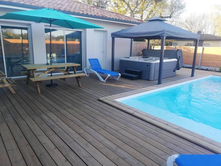 Location de vacances pour 10 personnes, avec bassin pour enfant et jardin ainsi que jacuzzi et piscine à Biganos - 4