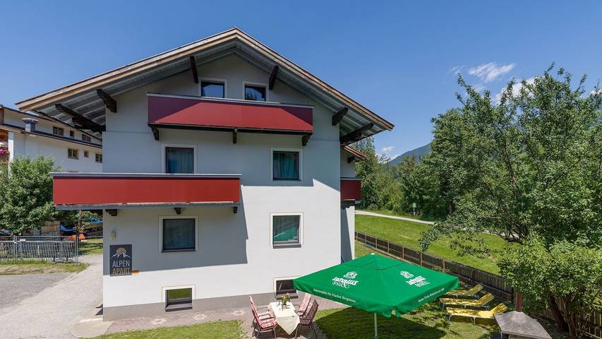 Ferienhaus für 11 Personen, mit Pool und Sauna sowie Garten, mit Haustier im Zillertal