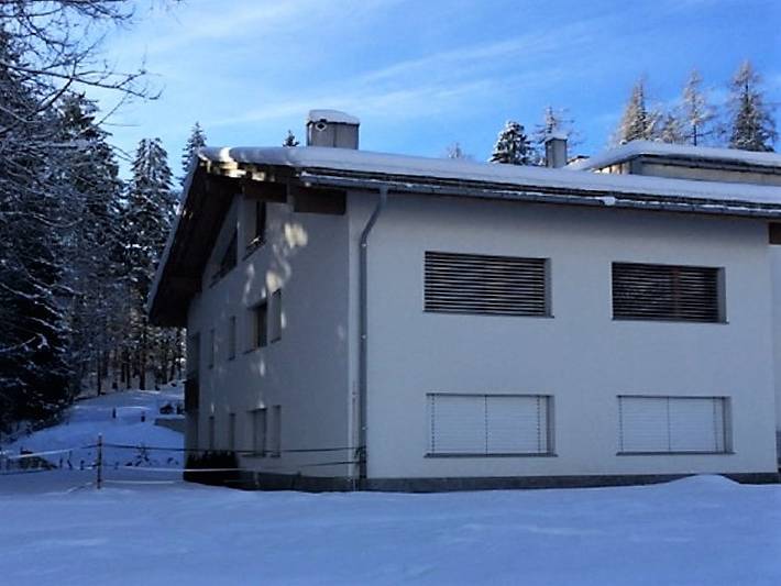 Ferienwohnung für 8 Personen, mit Balkon und Terrasse sowie Garten in Flims Waldhaus