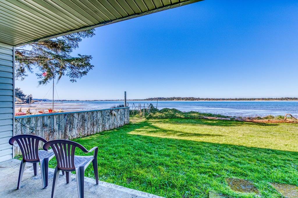 Hübsches Cottage am Wasser mit eigenem W / D und herrlichem Blick auf die Bucht in Coos County