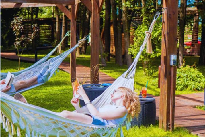 Domek letniskowy dla 6 osób, z Jacuzzi i Taras oraz Ogród i Basen w Niechorze