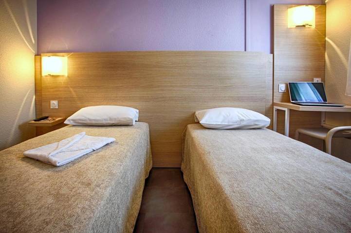 Hôtel pour 4 personnes, avec jardin et vue, animaux acceptés à Cenon - 2