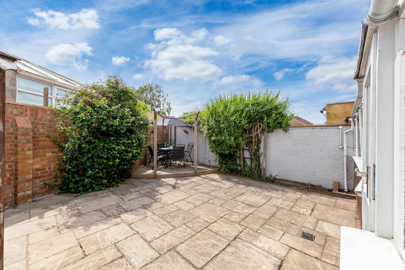 Cozy 3bd, Garden, Free Parking, M25,Bluewater in Dartford, Kent