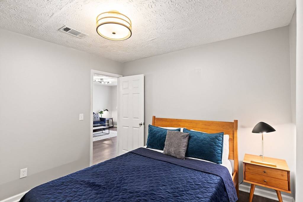 Ganze Wohnung, Across from Campus! Magnolia Linenco #7 Downtown Au in Auburn (AL), Alabama