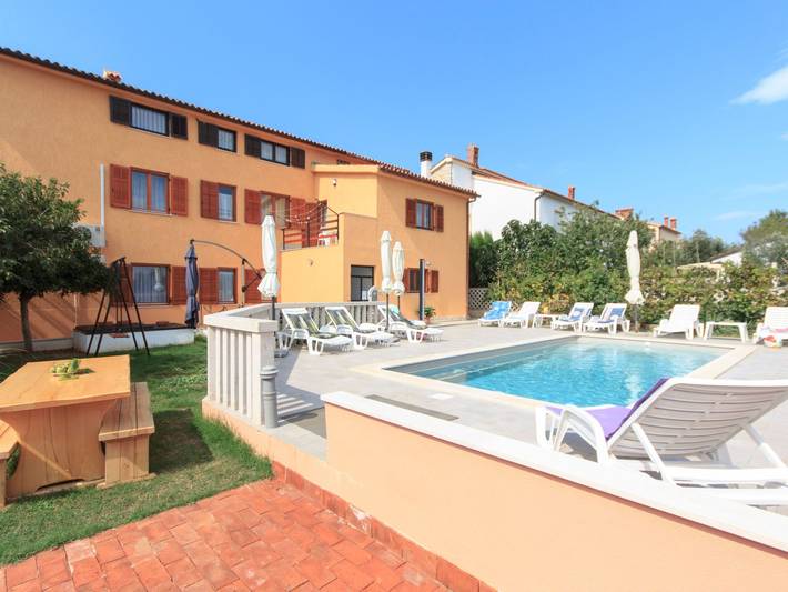 Ferienhaus für 24 Personen, mit Garten und Balkon sowie Sauna