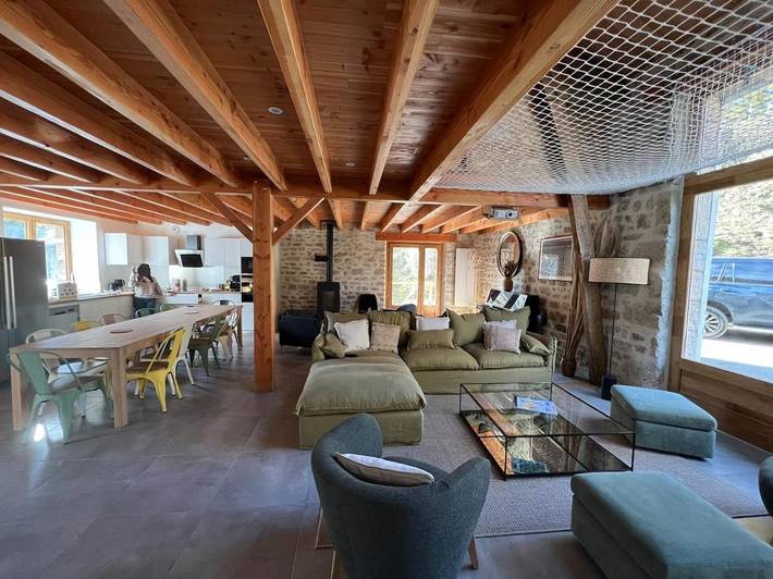 Location de vacances pour 15 personnes, avec Terrasse ainsi que Jardin et Vue à Saint-Julien-le-Petit