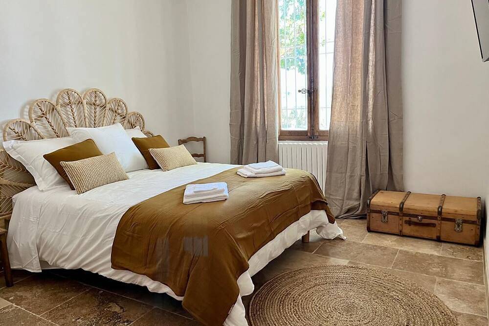 Villa Montel in Graveson, Arles region