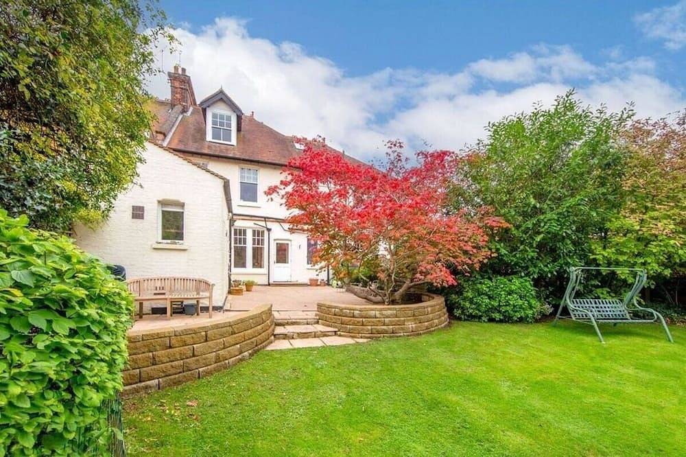 Charming Edwardian 5 Bed House | London in Elstree and Borehamwood, Hertfordshire