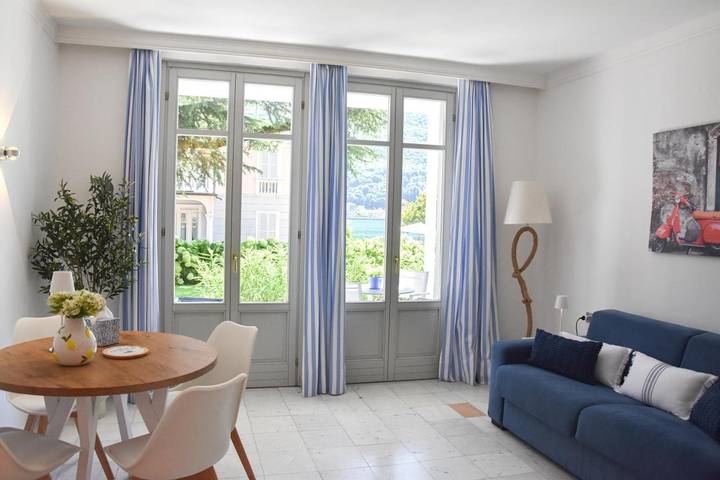 Ferienwohnung für 4 Personen, mit Seeblick und Pool sowie Ausblick und Garten - 1