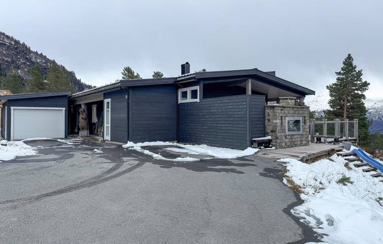 Ferienhaus für 8 Personen, mit Garten und Terrasse in Stryn