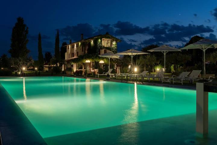 Chambre d’hôte pour 3 personnes, avec sauna et jardin ainsi que piscine et jacuzzi, animaux acceptés