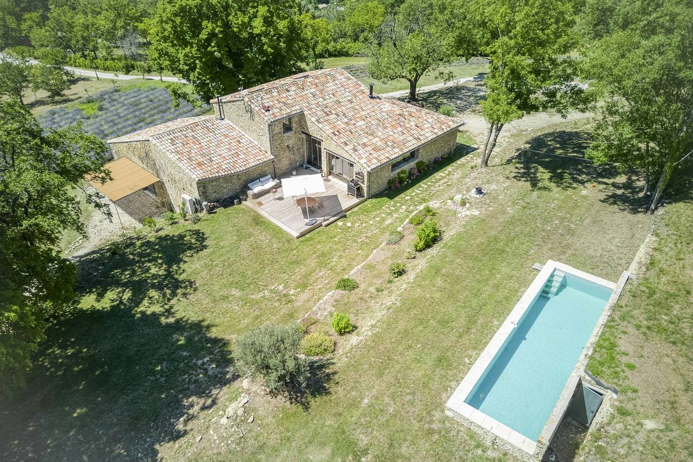 Mas en pierre dans les lavandes près de Grignan in La Bégude-de-Mazenc, Région de nyons