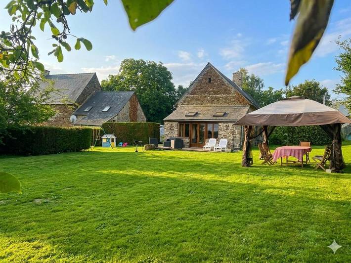 Location de vacances pour 6 personnes, avec jardin ainsi que vue et terrasse à Sougéal - 2
