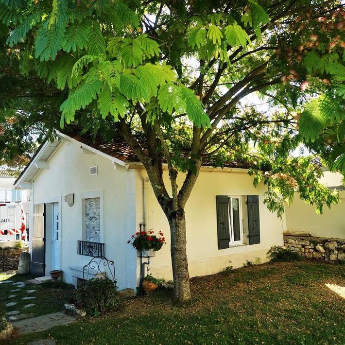 Location de vacances pour 2 personnes, avec vue ainsi que jardin et piscine à Beurlay - 4