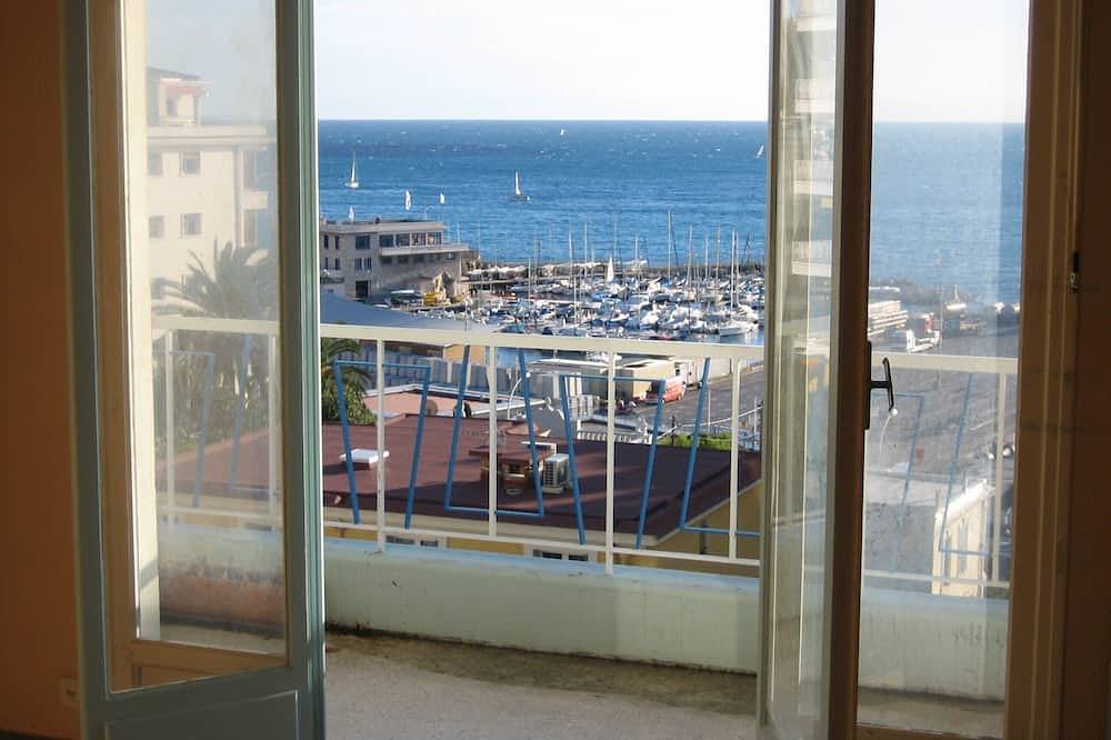 Geheel appartement, Mooi appartement met terras en uitzicht op zee. in Nice, Nice en omgeving