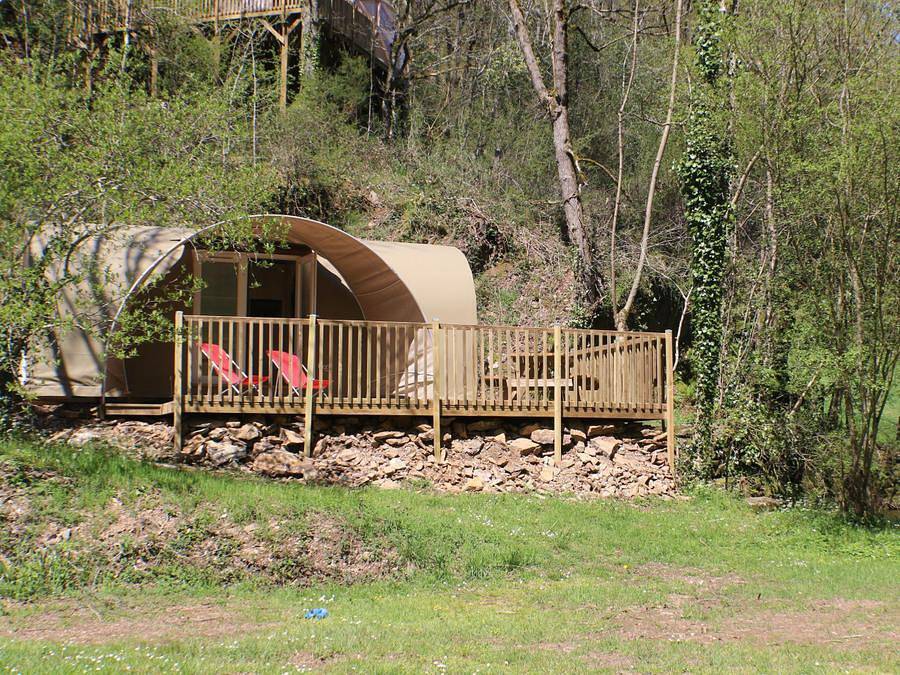 Camping Moulin de Chaules  - Bungalow de lona 4 personas - Cocosweet sin instalaciones sanitarias in Saint-Constant-Fournoulès, Región de Aurillac