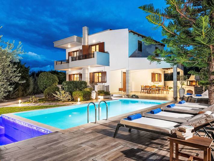 Ferienhaus für 6 Personen, mit Terrasse und Pool sowie Garten in Afantou