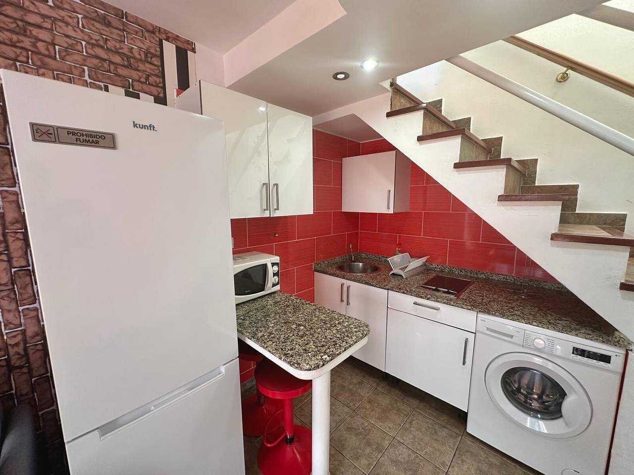 Entire apartment, Holiday Home Dunaflor Gemelo 2 with Shared Pool, Terrace & Wi-Fi in Campo Internacional, San Bartolomé de Tirajana