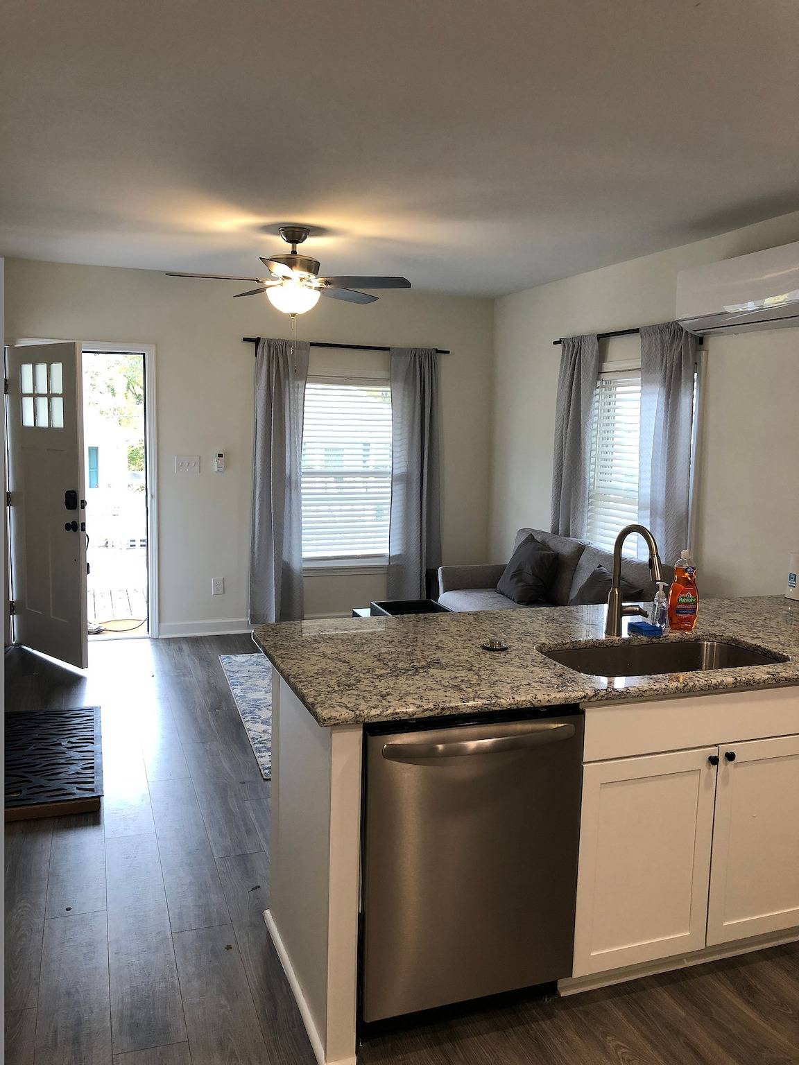 Ganze Wohnung, Lakewood/Lyon Park Renovated Cottage Near Duke 23A in Durham (NC), Durham County (USA)