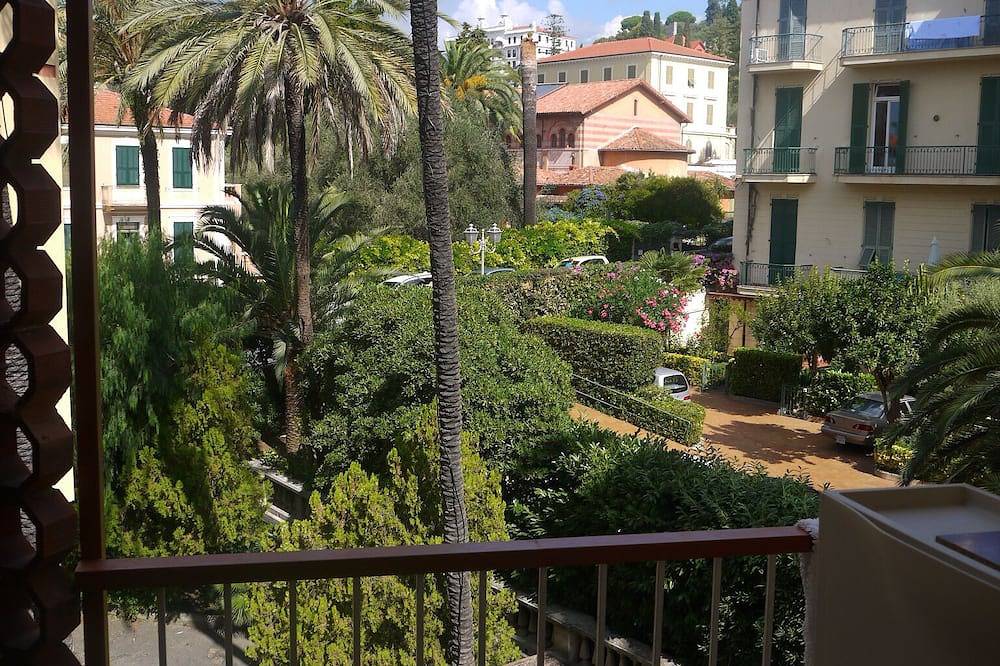 Entire apartment, 'Casa Grandis' charm in the heart of Bordighera in Bordighera, Riviera di Ponente