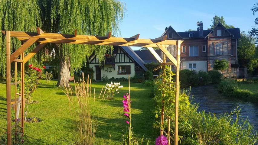 Location de vacances pour 2 personnes, avec Balcon et Terrasse ainsi que Jardin et Vue à Ganzeville