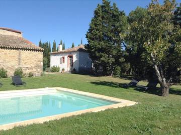 Location de vacances pour 7 personnes, avec piscine ainsi que jardin et vue à Montlaur (Languedoc-Roussillon)