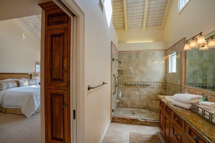 Vacation rental for 10 people, with yard in Balboa Island