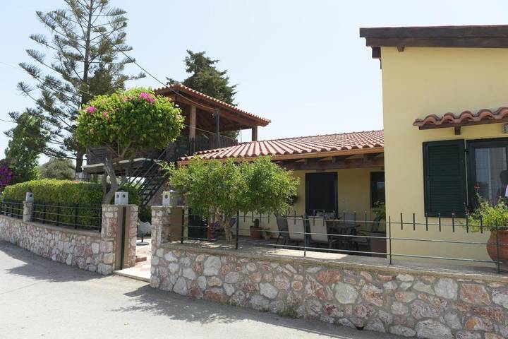 Villa for 7 people, with Balcony and Terrace as well as Garden and Pool in Fanes