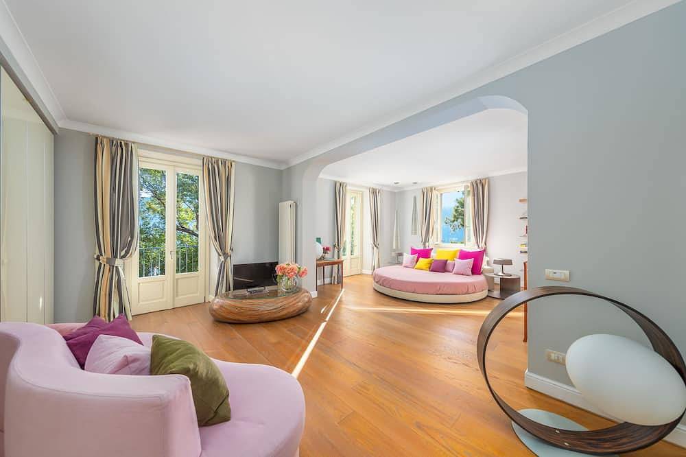 Luxury Lake Como Villa with indoor heated pool and outdoor pool - Fully Staffed in Mezzegra, Gemeinde Tremezzina